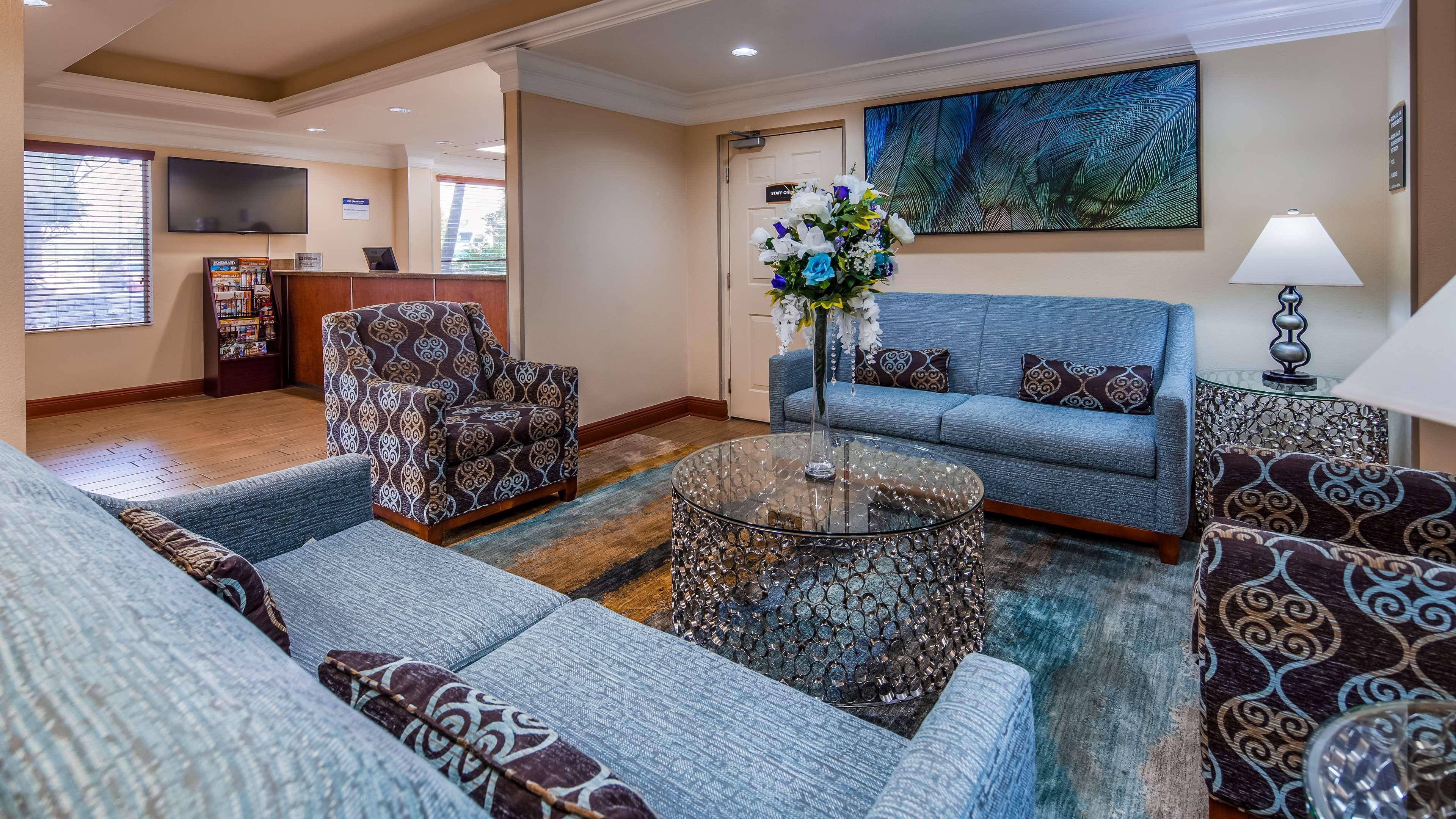 Best Western Plus Bradenton Hotel & Suites Exterior photo