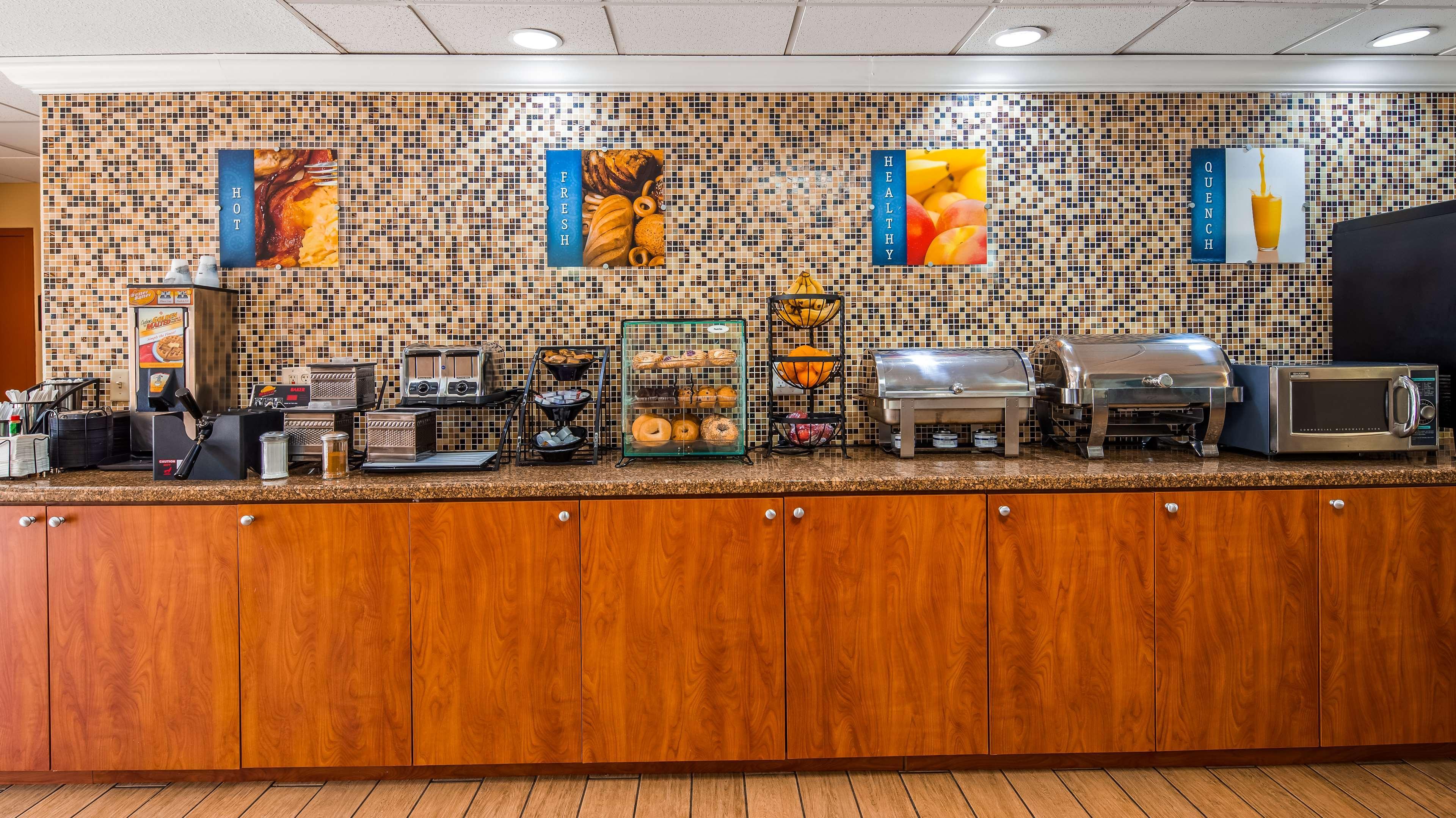 Best Western Plus Bradenton Hotel & Suites Exterior photo