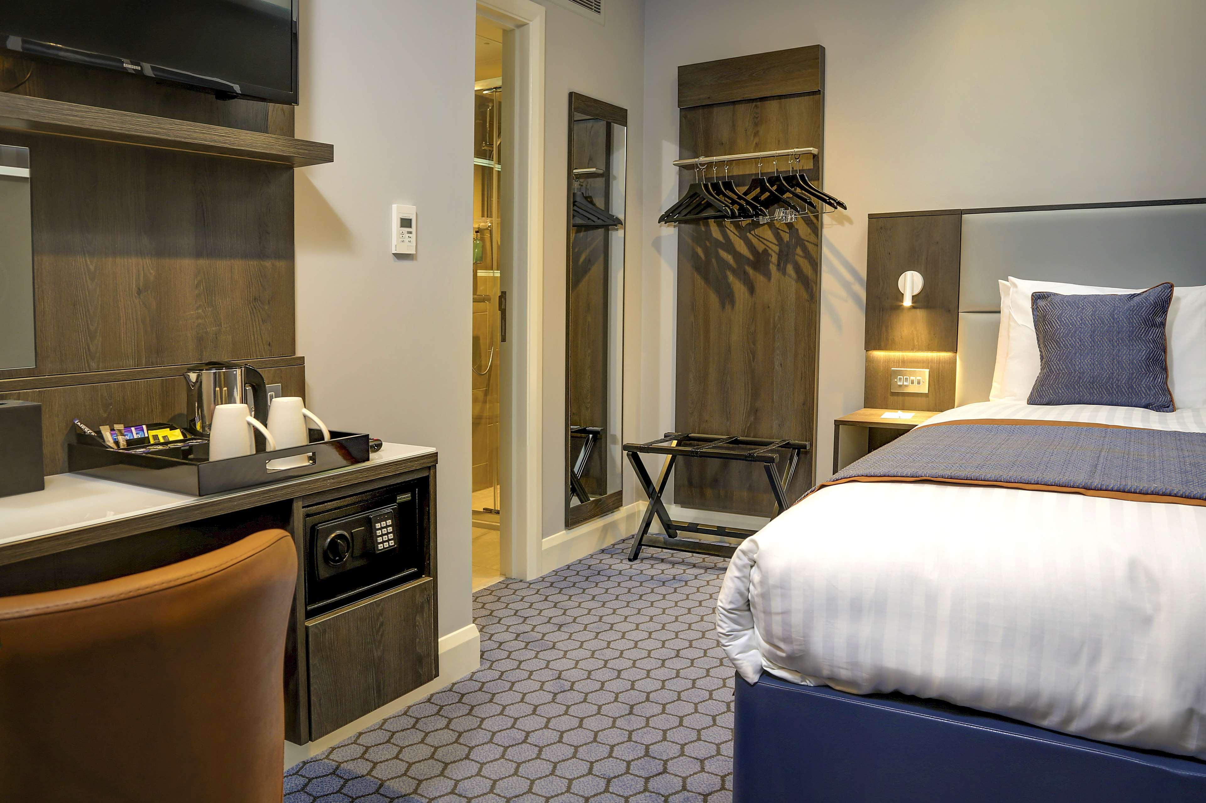 Best Western Plus Bradenton Hotel & Suites Exterior photo