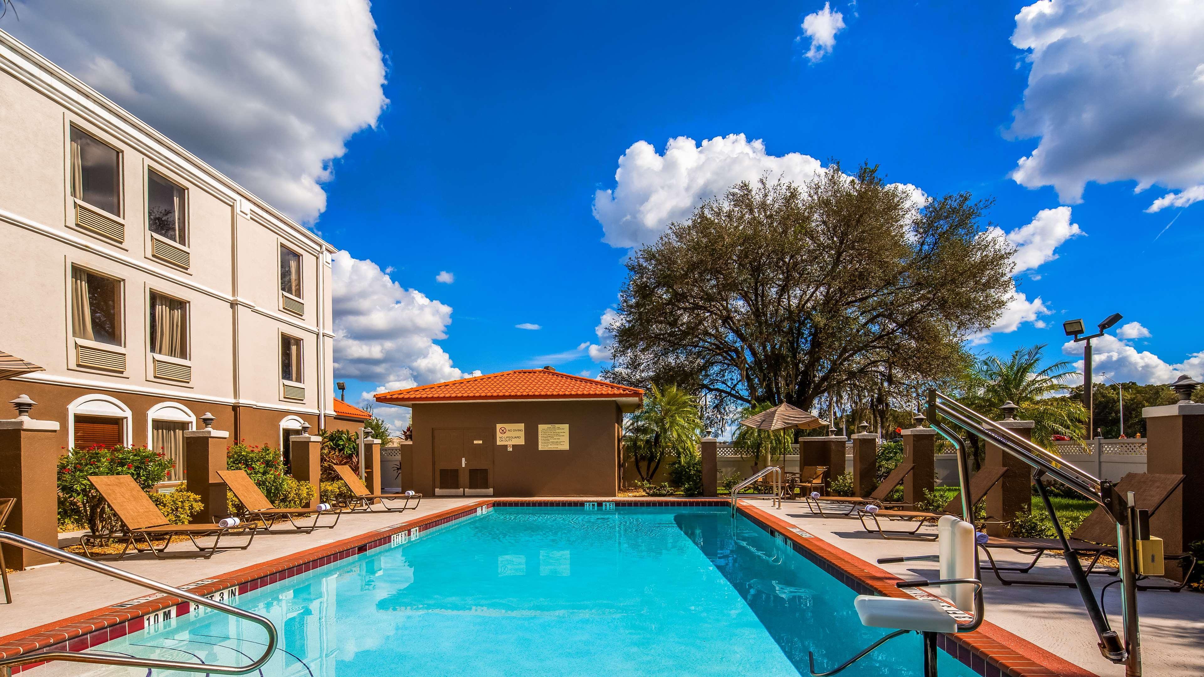 Best Western Plus Bradenton Hotel & Suites Exterior photo