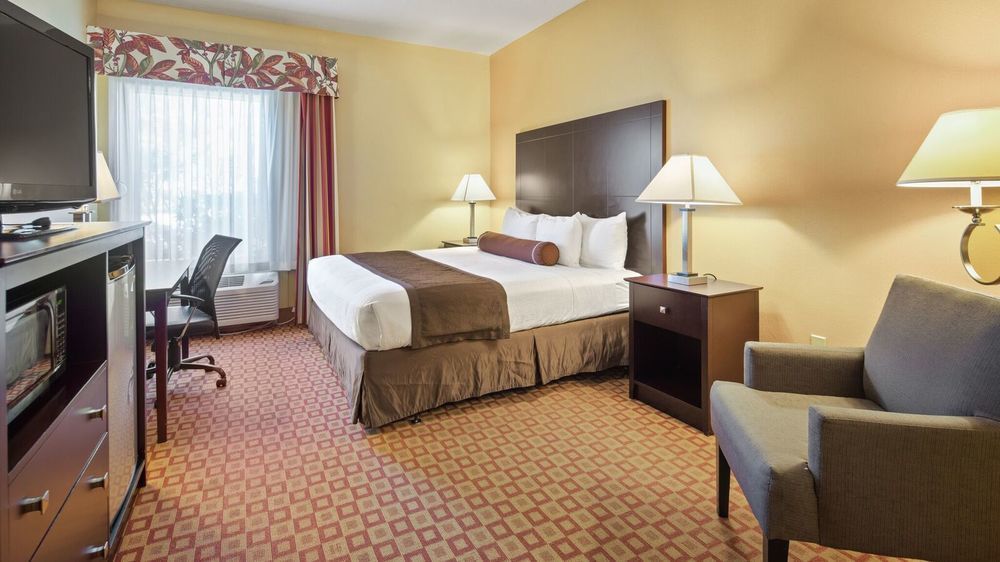 Best Western Plus Bradenton Hotel & Suites Exterior photo